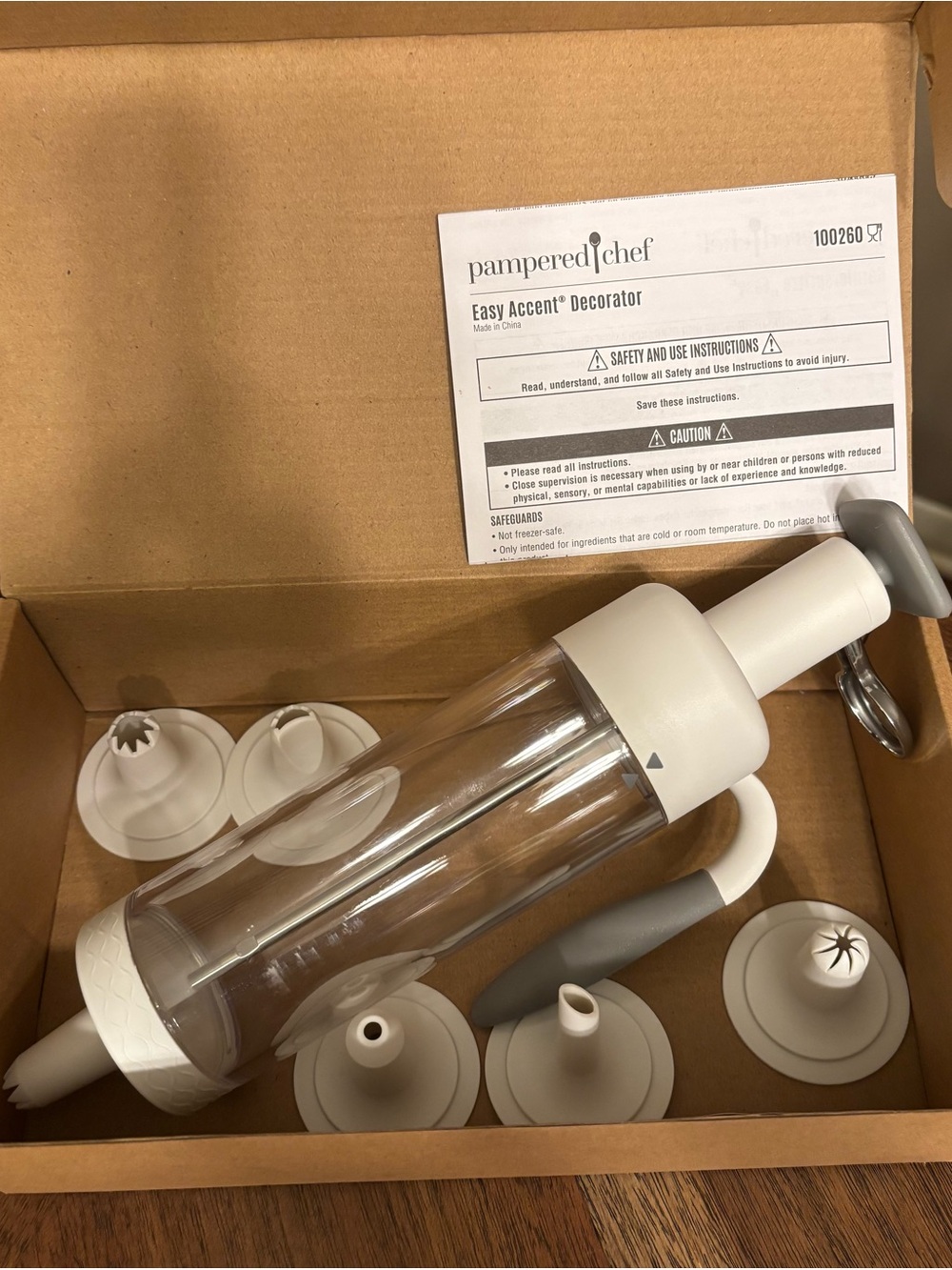 Pampered Chef Easy Accent Decorator in White and Gray with Multiple Tips